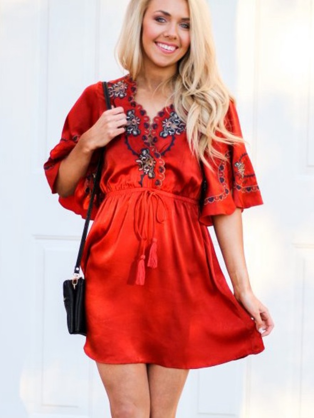 Moon River XS Embroidered silky satin Red V-Neck Flutter Sleeve Dress